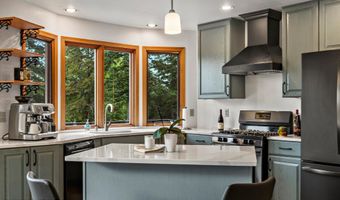 4690 Southpark Bluff Dr, Anchorage, AK 99516