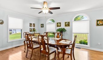 18 Woodland Hills Ct, Alton, IL 62002