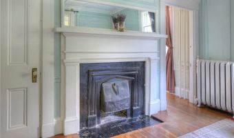 24 Old Beach Rd, Newport, RI 02840