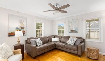 28 Wilbur Ave, Newport, RI 02840