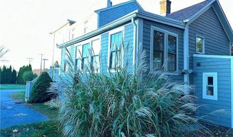 481 Oliphant Ln, Middletown, RI 02842