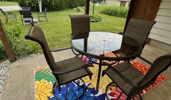 305 Lakeview Dr, Algoma, WI 54201