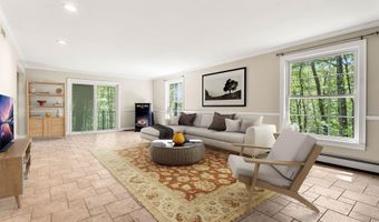 28 Olde Lantern Rd, Bedford, NH 03110