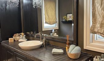 206 Edgewater Dr, Algonac, MI 48001