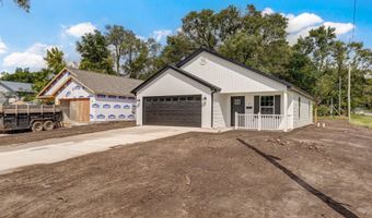 21 E Cofield St, Aurora, MO 65605