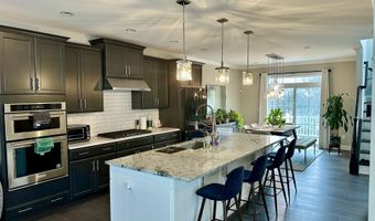 61 Brentwood Cir 66, Danbury, CT 06810