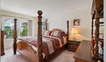 54 STORM JIB Ct, Bayville, NJ 08721