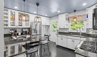 687 Hopping Rd, Belford, NJ 07718