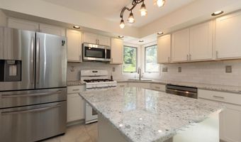 293 CHIPPENHAM Ln, Hockessin, DE 19707