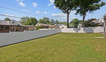 9850 Coventry Ln, Affton, MO 63123