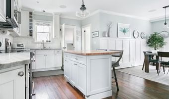 16 Carroll Ave, Newport, RI 02840