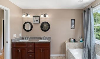 14 Longbrook Dr, Cumberland, RI 02864