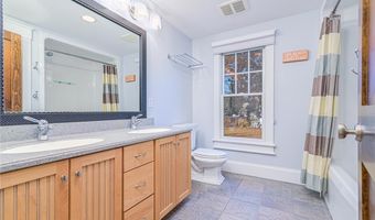 30 Bonnet View Dr, Jamestown, RI 02835