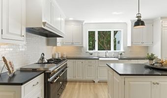 68 Perry Rd, Bedford, NH 03110