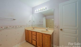 902 Woodlea Ct, Asheville, NC 28806