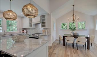 3 Tyler Point Rd, Barrington, RI 02806