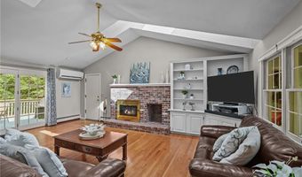 105 LYNN Cir, East Greenwich, RI 02818