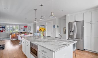 40 Kettle Point Ave, East Providence, RI 02914