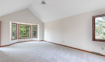 121 Summershade Ct, Amherst, NY 14051