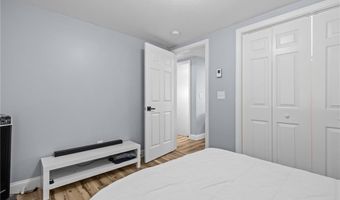 137 Overlook Dr, Warwick, RI 02818