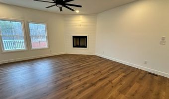 18 Somerset Dr, Appomattox, VA 24522