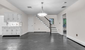 19 CENTER St, Barnegat, NJ 08005