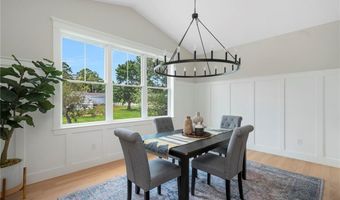 5 Braeburn Cir, Cranston, RI 02921