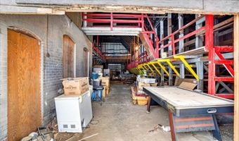 33 W Olive St, Aurora, MO 65605