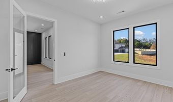 555 Versailles Dr, Auburn, GA 30011