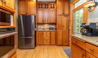 1728 Golden Dr SW, Alexandria, MN 56308