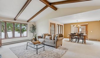 2213 SUNRISE Dr, Appleton, WI 54914