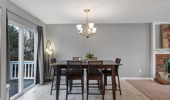 225 Vistaoak Ct, Ballwin, MO 63021