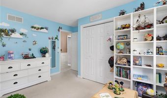16 Taylor Ln, Warwick, RI 02886