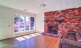 8 Ashby St, Johnston, RI 02919