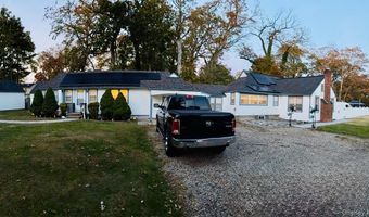 21 Locust Ave, Amityville, NY 11701