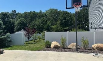 7 Hidden Meadows Dr, Charlestown, RI 02813