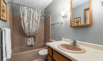 2623 W SUNNYVIEW Cir, Appleton, WI 54914