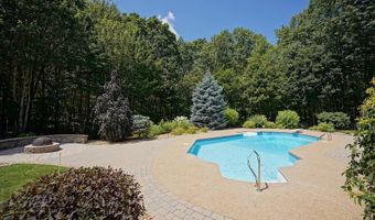 8 Meeting Rock Dr, Atkinson, NH 03811