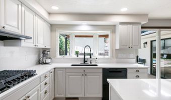 1114 LAKEWOOD Dr, Albany, OR 97321