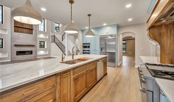690 Club Dr W, Aurora, OH 44202