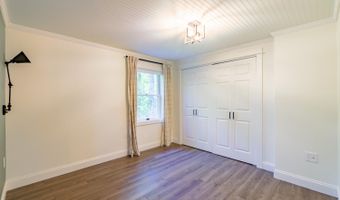 14 Hunt Rd, Belfast, ME 04915