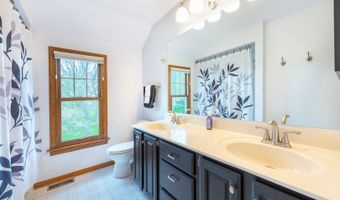 3025 Woods Creek Ln, Algonquin, IL 60102