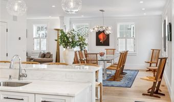 24 School St, Newport, RI 02840