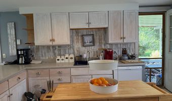 806 Main St, Albany, VT 05820