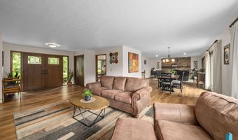 2908 N Oak Rd, Brandon, SD 57005