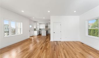 51 Burnett Rd, Warwick, RI 02889