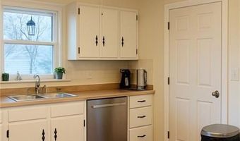 4 Heritage Cir, Johnston, RI 02919
