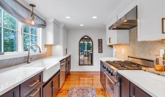 6 Trimbleford Ln, Middletown, NJ 07748