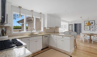 45 Meadowbrook Dr, Barrington, RI 02806