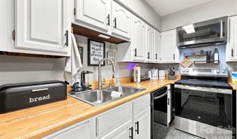 376 School Rd E, Asheville, NC 28803
